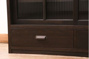水屋箪笥を新規製作!建具はモールガラスを組み入れ、下部に引き出しを設置。当店商品を参考に着色し仕上げ。(収納棚、食器棚、キャビネット、戸棚)