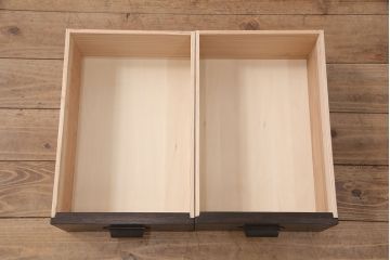 水屋箪笥を新規製作!建具はモールガラスを組み入れ、下部に引き出しを設置。同時購入の商品と色を合わせて着色し仕上げ。(収納棚、食器棚、キャビネット、戸棚)