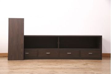 ローボードを新規製作!建具は縦格子とクリアガラスを組み入れ、下部に引き出しを設置。同時購入の商品と色を合わせて着色し仕上げ。(収納棚、戸棚、サイドボード)