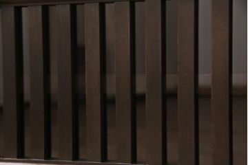 ローボードを新規製作!建具は縦格子とクリアガラスを組み入れ、下部に引き出しを設置。同時購入の商品と色を合わせて着色し仕上げ。(収納棚、戸棚、サイドボード)