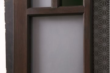 大正ロマンなドアを新規製作!当店商品を参考に色ガラス・麻の葉模様ガラス・スリガラスの組み入れ。ローラー締り、取っ手を取り付け。濃い茶色で着色し仕上げ。(建具、扉、ガラス戸)