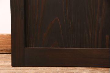 大正ロマンなドアを新規製作!当店商品を参考に色ガラス・麻の葉模様ガラス・スリガラスの組み入れ。ローラー締り、取っ手を取り付け。濃い茶色で着色し仕上げ。(建具、扉、ガラス戸)