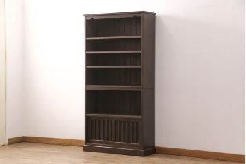本棚を新規製作!上段はオープンタイプ、下段は戸棚も付いた仕様。濃い茶色で着色し仕上げ。(オープンラック、ブックシェルフ、飾り棚、収納棚)
