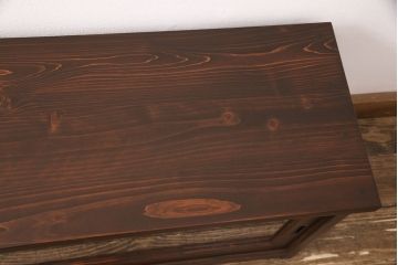 テレビ台を新規製作!建具はみんさー柄のレーザー組子を入れ込み作成。赤味がかった濃い茶色に着色し仕上げ。(テレビボード、ローボード、収納棚、丸窓、組子)