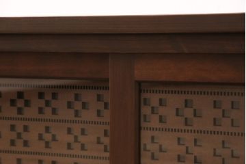 テレビ台を新規製作!建具はみんさー柄のレーザー組子を入れ込み作成。赤味がかった濃い茶色に着色し仕上げ。(テレビボード、ローボード、収納棚、丸窓、組子)