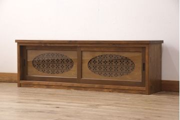 テレビ台を新規製作!建具は丸窓とみんさー柄のレーザー組子を入れ込み作成。黄味がかった茶色に着色し仕上げ。(テレビボード、ローボード、収納棚、丸窓、組子)