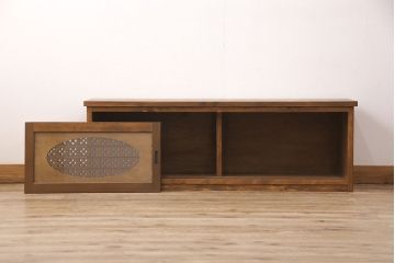 テレビ台を新規製作!建具は丸窓とみんさー柄のレーザー組子を入れ込み作成。黄味がかった茶色に着色し仕上げ。(テレビボード、ローボード、収納棚、丸窓、組子)