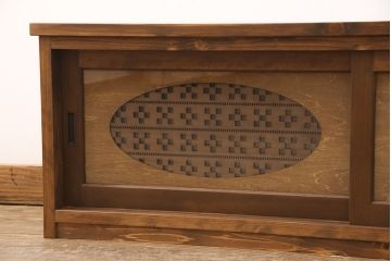 テレビ台を新規製作!建具は丸窓とみんさー柄のレーザー組子を入れ込み作成。黄味がかった茶色に着色し仕上げ。(テレビボード、ローボード、収納棚、丸窓、組子)