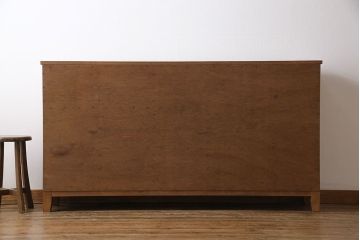 パタパタ扉の収納棚を新規製作!扉に丸形のアイアン性取っ手を使用し、蝶番はアンティーク加工。木製脚を取り付け。(下駄箱、戸棚、キャビネット、マス目棚、オーク材)