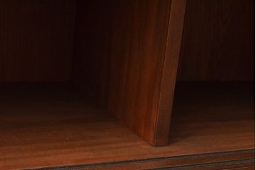 収納棚を新規製作!上段はクリアガラスの引き戸、内部にはガラス棚板と照明を設置。下段は引き出しと格子引き戸の戸棚に。(戸棚、キャビネット、飾り棚、水屋箪笥、ケヤキ、欅、民芸家具)
