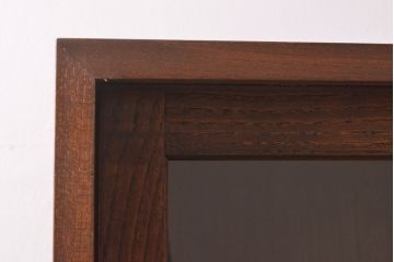 収納棚を新規製作!上段はクリアガラスの引き戸、内部にはガラス棚板と照明を設置。下段は引き出しと格子引き戸の戸棚に。(戸棚、キャビネット、飾り棚、水屋箪笥、ケヤキ、欅、民芸家具)