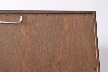 収納棚を新規製作!上段はクリアガラスの引き戸、内部にはガラス棚板と照明を設置。下段は引き出しと格子引き戸の戸棚に。(戸棚、キャビネット、飾り棚、水屋箪笥、ケヤキ、欅、民芸家具)