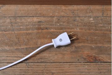 収納棚を新規製作!上段はクリアガラスの引き戸、内部にはガラス棚板と照明を設置。下段は引き出しと格子引き戸の戸棚に。(戸棚、キャビネット、飾り棚、水屋箪笥、ケヤキ、欅、民芸家具)