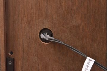 収納棚を新規製作!上段はクリアガラスの引き戸、内部にはガラス棚板と照明を設置。下段は引き出しと格子引き戸の戸棚に。(戸棚、キャビネット、飾り棚、水屋箪笥、ケヤキ、欅、民芸家具)