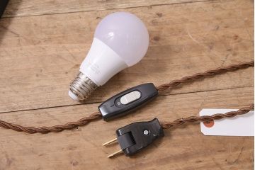 置き型照明を新規製作!レーザー加工で組子風に仕上げ、内側に障子紙を貼り付け。本体は明るい茶色に着色。(スタンドライト、テーブルランプ、テーブルスタンド、あんどん、組子、行灯)