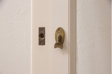 ガラス窓2枚を新規製作!アンティークホワイトでペイント仕上げ。(ガラス戸、引き戸)