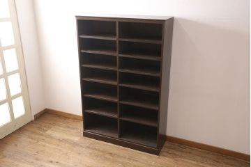 本棚を新規製作!棚板はそれぞれ可動式に。民芸家具風の艶のある仕上げ。(棚、ラック)