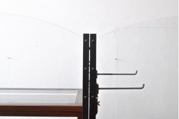 並べて使える大型ショーケースを新規製作!引き出し式の棚や照明を取り付けた機能的な作りに。(陳列棚、店舗什器、カウンター)
