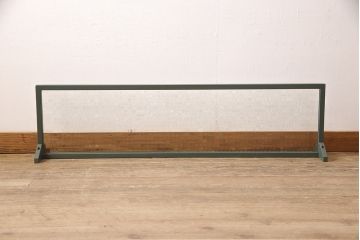 卓上用のパーテーション3枚を新規製作!チェッカーガラス使用。脚は着脱可能な仕様に。(間仕切り、衝立)