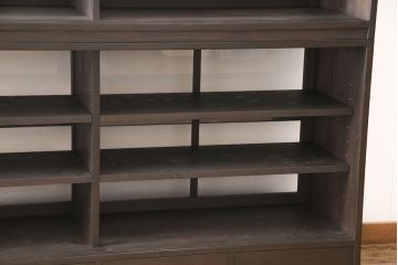 重ね戸棚を新規製作!上下段を別々でも入れ替えても使える仕様に。(陳列棚、飾り棚)