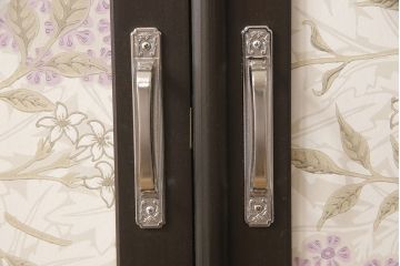 押し入れ用両開き戸を新規製作!表面にウィリアム・モリスの生地を使用し、洋風な扉に。(ふすま、建具)