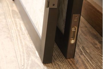 押し入れ用両開き戸を新規製作!表面にウィリアム・モリスの生地を使用し、洋風な扉に。(ふすま、建具)