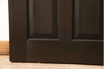 ステンドグラス入り引き戸を新規製作!お客様のデザインを元にステンドグラスを制作。木部はモールディングを施し、クラシカルな仕上がりに。(玄関戸、引き違い戸)