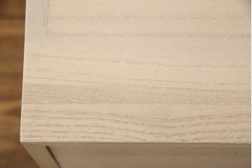 お仏壇を新規製作!下部に引き出し2杯設置。扉と引き出しに蕨手の取っ手金具を使用。木味を活かした仕上げ。(小型仏壇、手造り仏壇)