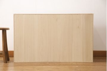 お仏壇を新規製作!下部に引き出し2杯設置。扉と引き出しに蕨手の取っ手金具を使用。木味を活かした仕上げ。(小型仏壇、手造り仏壇)