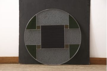 オリジナルのステンドグラス使用し丸窓を新規製作!
