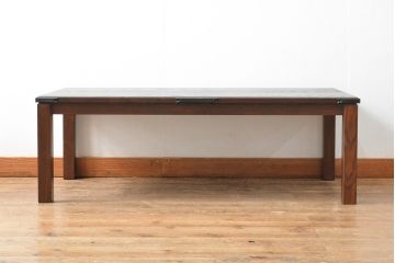 こたつを新規製作!「もし岩谷堂箪笥がこたつを作ったら」をイメージして製作。天板に装飾金具を取り付け、箪笥に近い色味に着色仕上げ。(ローテーブル、座卓)