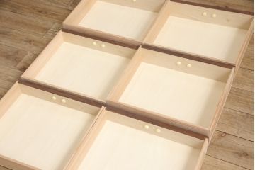 引き出し収納を新規製作!引き出しは和風の取っ手を取り付け、下1段はスライドレール式に。ご希望の色味で着色し仕上げ。(チェスト、サイドチェスト)