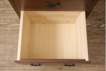 引き出し収納を新規製作!引き出しは和風の取っ手を取り付け、下1段はスライドレール式に。ご希望の色味で着色し仕上げ。(チェスト、サイドチェスト)