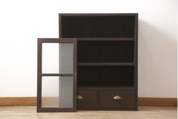 戸棚2台を新規製作!引き戸に花菱模様のガラスを使用。濃い茶色に着色仕上げ。(収納棚、キャビネット、食器棚、サイドキャビネット)