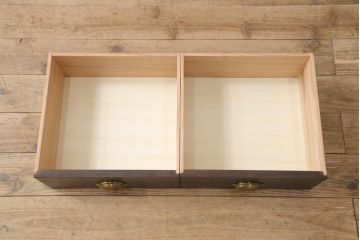 戸棚2台を新規製作!引き戸に花菱模様のガラスを使用。濃い茶色に着色仕上げ。(収納棚、キャビネット、食器棚、サイドキャビネット)