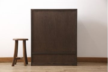 戸棚2台を新規製作!引き戸に花菱模様のガラスを使用。濃い茶色に着色仕上げ。(収納棚、キャビネット、食器棚、サイドキャビネット)