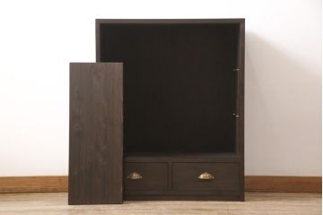 戸棚2台を新規製作!引き戸に花菱模様のガラスを使用。濃い茶色に着色仕上げ。(収納棚、キャビネット、食器棚、サイドキャビネット)