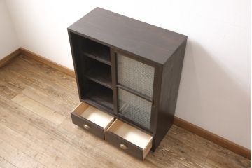 戸棚2台を新規製作!引き戸に花菱模様のガラスを使用。濃い茶色に着色仕上げ。(収納棚、キャビネット、食器棚、サイドキャビネット)