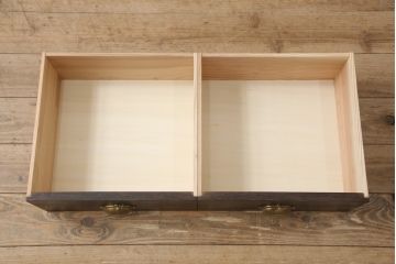 戸棚2台を新規製作!引き戸に花菱模様のガラスを使用。濃い茶色に着色仕上げ。(収納棚、キャビネット、食器棚、サイドキャビネット)