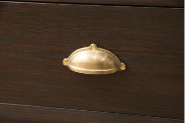 戸棚2台を新規製作!引き戸に花菱模様のガラスを使用。濃い茶色に着色仕上げ。(収納棚、キャビネット、食器棚、サイドキャビネット)