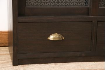 戸棚2台を新規製作!引き戸に花菱模様のガラスを使用。濃い茶色に着色仕上げ。(収納棚、キャビネット、食器棚、サイドキャビネット)