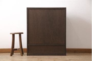戸棚2台を新規製作!引き戸に花菱模様のガラスを使用。濃い茶色に着色仕上げ。(収納棚、キャビネット、食器棚、サイドキャビネット)