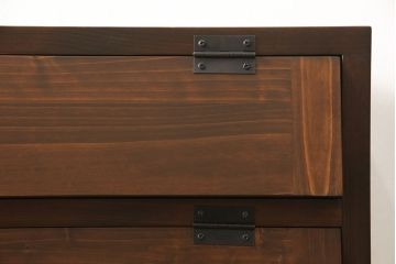 パタパタ収納棚を新規製作!ヒノキ無垢材使用。木目を活かして自然な茶色に着色仕上げ。(戸棚、キャビネット、ロッカー、下駄箱)