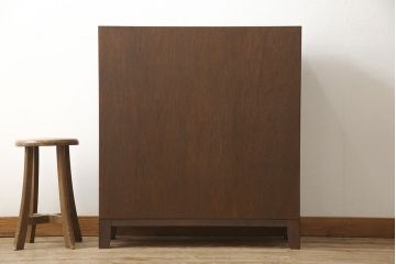 パタパタ収納棚を新規製作!ヒノキ無垢材使用。木目を活かして自然な茶色に着色仕上げ。(戸棚、キャビネット、ロッカー、下駄箱)
