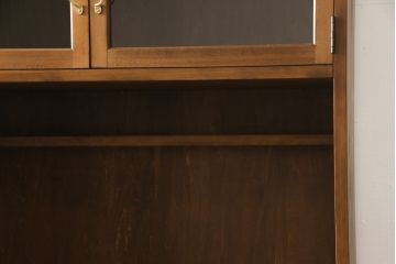 食器棚を新規製作!上段はクリアガラス入りの戸棚とオープンラック、下段は引き出しと木製扉の戸棚に。下段の戸棚下部はスライドレール式で製作。(収納棚、戸棚、キャビネット)