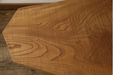 ジョージナカシマのデザインを参考にセンターテーブルを新規製作!天板に欅の一枚板を使用。(総欅(ケヤキ)材、ローテーブル、リビングテーブル、ジョージナカシマ風、ジョージ・ナカシマ風)
