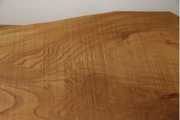 ジョージナカシマのデザインを参考にセンターテーブルを新規製作!天板に欅の一枚板を使用。(総欅(ケヤキ)材、ローテーブル、リビングテーブル、ジョージナカシマ風、ジョージ・ナカシマ風)