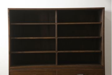 二段重ね食器棚を新規製作!上下段ともに棚内部は可動式の棚板を取り付け、引き出しはスライドレール付きに。建具はクリアガラスを使用。お好みの色に着色仕上げ。(重ね戸棚、収納棚、カップボード、キャビネット)
