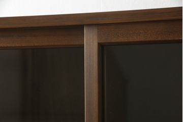 二段重ね食器棚を新規製作!上下段ともに棚内部は可動式の棚板を取り付け、引き出しはスライドレール付きに。建具はクリアガラスを使用。お好みの色に着色仕上げ。(重ね戸棚、収納棚、カップボード、キャビネット)