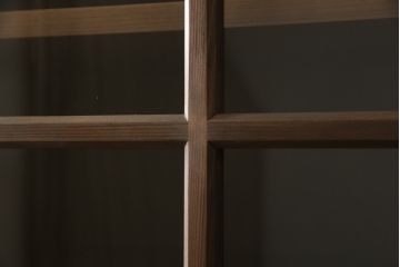 二段重ね食器棚を新規製作!上下段ともに棚内部は可動式の棚板を取り付け、引き出しはスライドレール付きに。建具はクリアガラスを使用。お好みの色に着色仕上げ。(重ね戸棚、収納棚、カップボード、キャビネット)